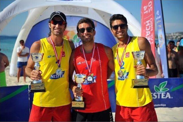 &Ccedil;eşme&rsquo;de Beach Volley Turnuvası Sona Erdi 2