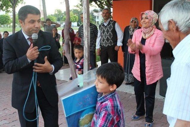 Muhtarlık Maaşını Karne Alan Öğrencilere Harcadı