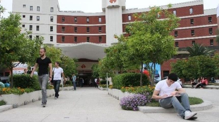 İzmir Ekonomi&rsquo;de Lise Yaz Okulu Heyecanı