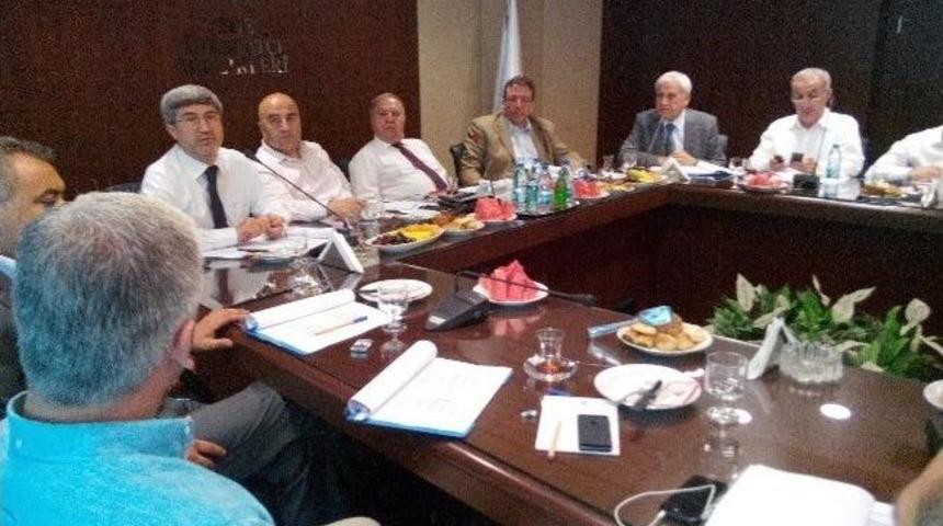 Hububat Sekt&ouml;r Kurulu Şahin Batallı Başkanlığında İzmir&rsquo;de Toplandı