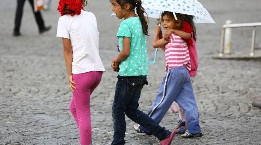 İstanbul'da Sağanak Yağış Etkili Oldu