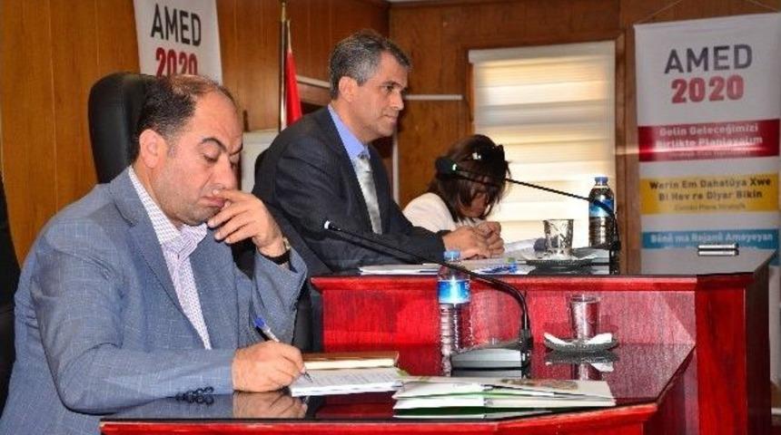 B&uuml;y&uuml;kşehir Belediyesinin Muhtarlarla Toplantısı S&uuml;r&uuml;yor