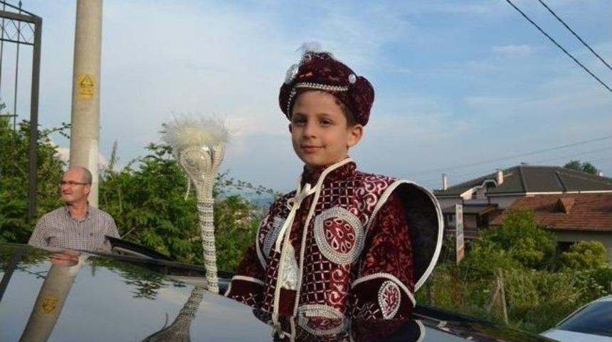 Danışmaz&rsquo;ın Oğlu Emirali Erkekliğe İlk Adımı Attı