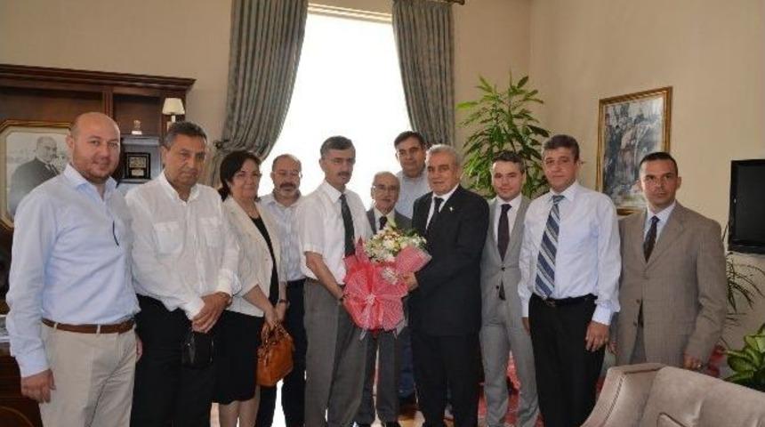 Kızılay Manisa Şube Y&ouml;netiminden Vali Bektaş&rsquo;a Ziyaret