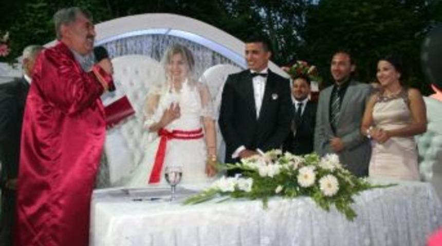 Akhisar Belediyesporlu Emrah Tuncel D&uuml;nya Evine Girdi