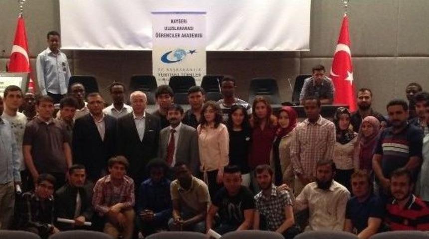 Kto Başkanı Hi&ccedil;yılmaz, Uluslararası &Ouml;ğrenciler Akademisi'nde Konuştu