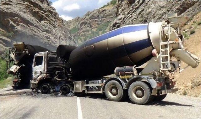 Tunceli&rsquo;de 5 Ara&ccedil; Yakıldı, 2 S&uuml;r&uuml;c&uuml; Ka&ccedil;ırıldı 1