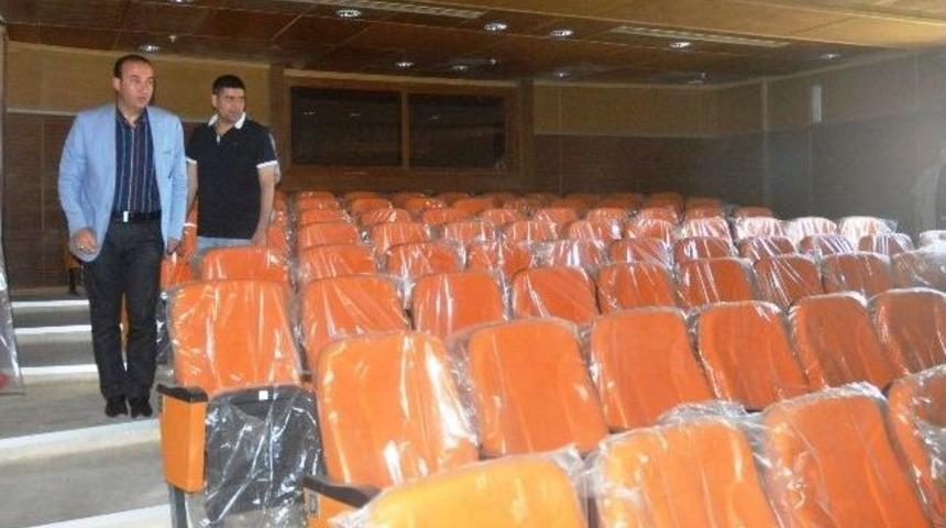 &Ouml;zt&uuml;rk, Ceyhan K&uuml;lt&uuml;r Merkezi&rsquo;ni Gezdi