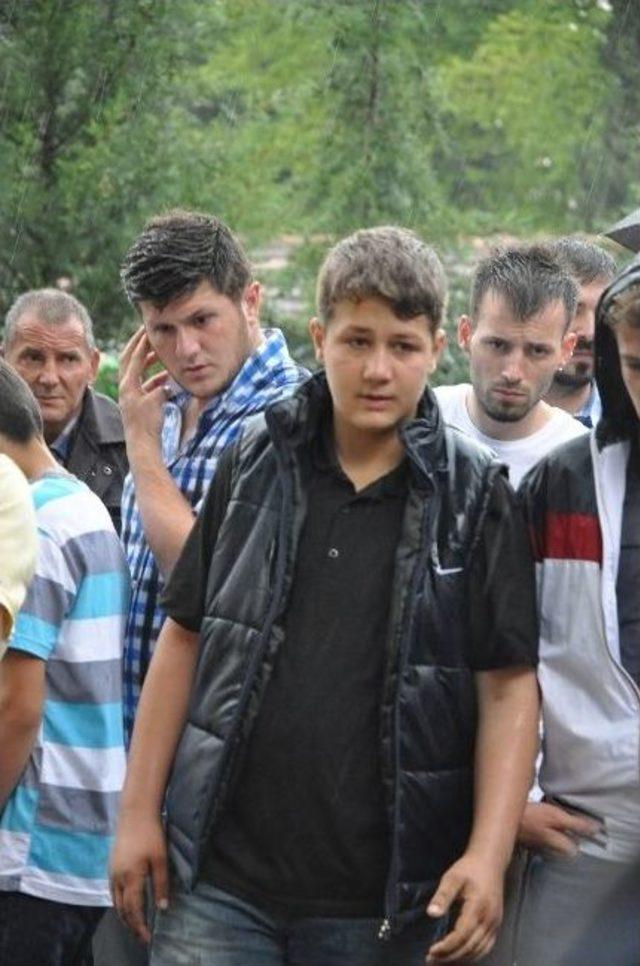 (&ouml;zel Haber) &Ccedil;&ouml;p Kamyonunun Altında Kalan Temizlik İş&ccedil;isi Toprağa Verildi 1