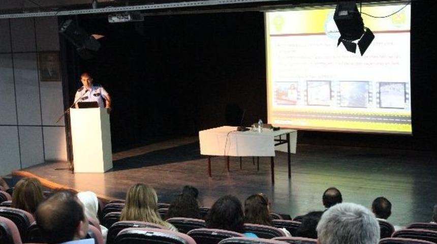 K&uuml;lt&uuml;r Ve Turizm M&uuml;d&uuml;rl&uuml;ğ&uuml; Personeline Trafik Kuralları Semineri Verildi
