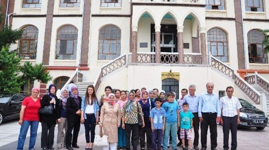 Veliler Okullarının Kapatılmasına İsyan Etti