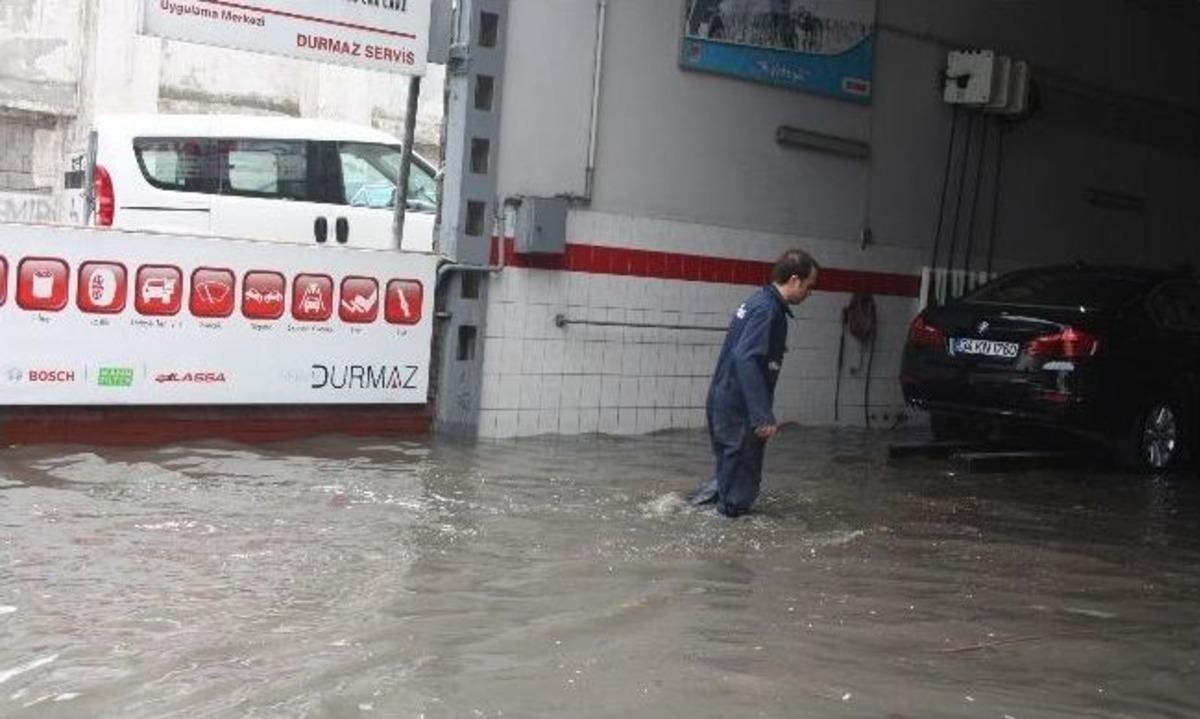 (&ouml;zel Haber) Ey&uuml;p&rsquo;te Bazı Cadde Ve İşyerlerini Su Bastı