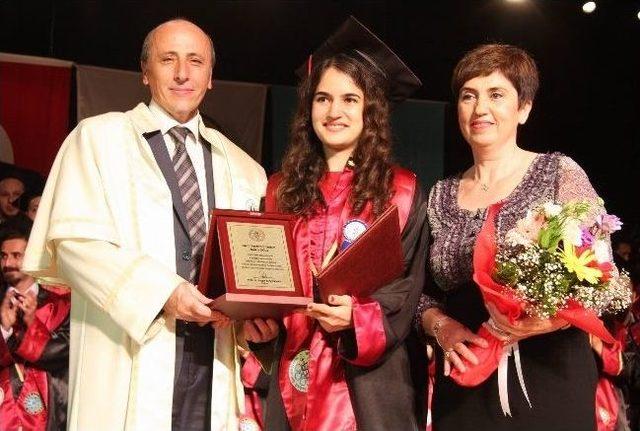 Uludağ Üniversitesi Veterinerlik Fakültesi, 32. Dönem Mezunlarını Verdi 2