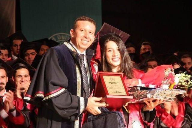 Uludağ Üniversitesi Veterinerlik Fakültesi, 32. Dönem Mezunlarını Verdi 3