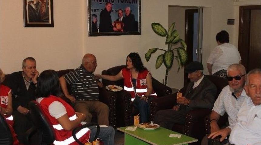 T&uuml;rk Kızılayı&rsquo;ndan Babalar G&uuml;n&uuml; Kutlaması