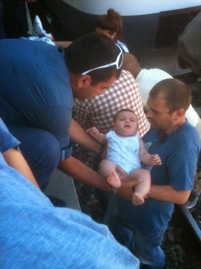 İzmir’de 8 Aylık Bebek Rayların Üzerine Düştü 1