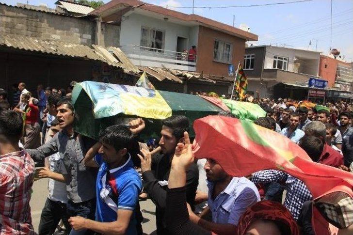 Gösteride Ölen Çocuk Toprağa Verildi G1