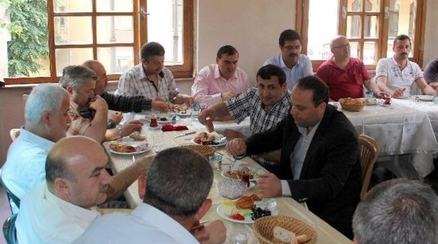 Bozkurt Belediye Başkanı İl&ccedil;edeki Esnaflarla Kahvaltıda Buluşuyor.