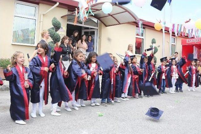 Es &Ccedil;ocuk Evi&rsquo;nde Mezuniyet Heyecanı 1