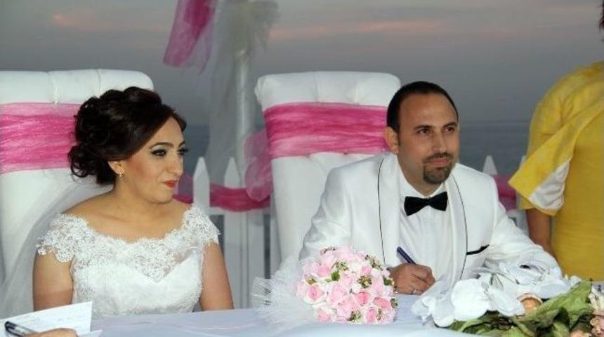 Başkan Kadıoğlu, Uygun &Ccedil;iftinin Nikahını Kıydı