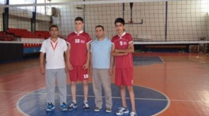 Voleybol Sporcuları Milli Takım Kampına &Ccedil;ağrıldı