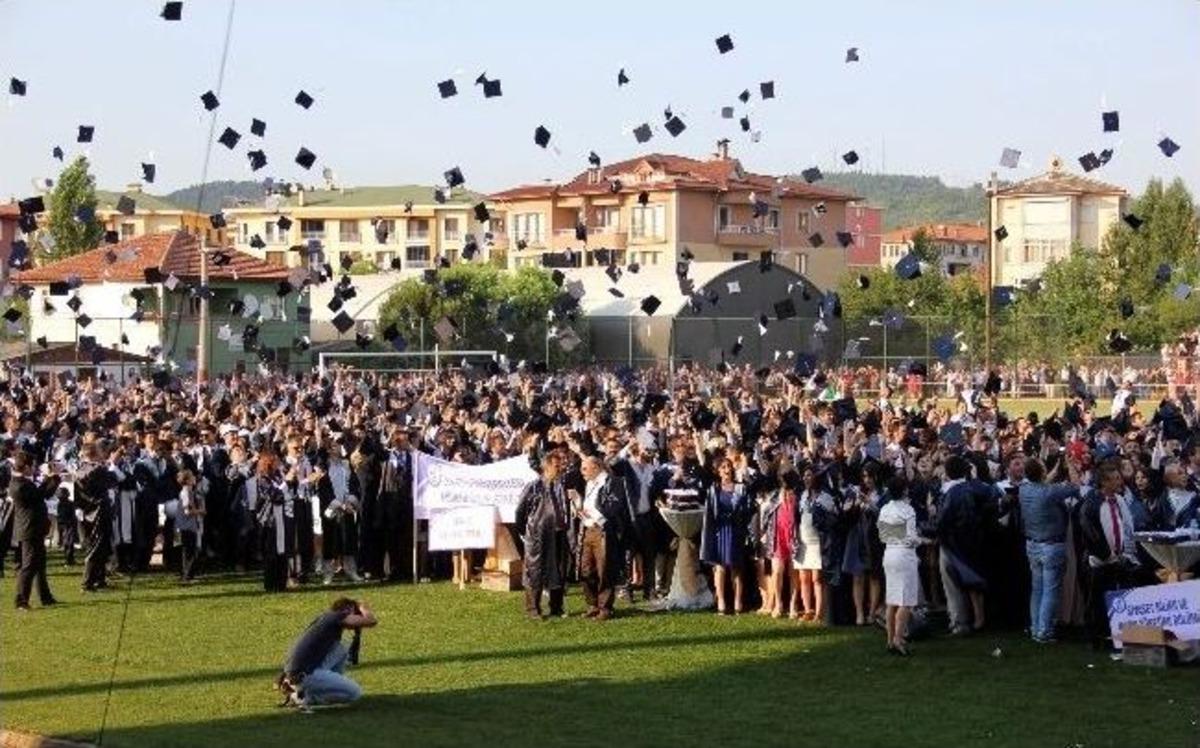 B&uuml;'de Mezuniyet Heyecanı