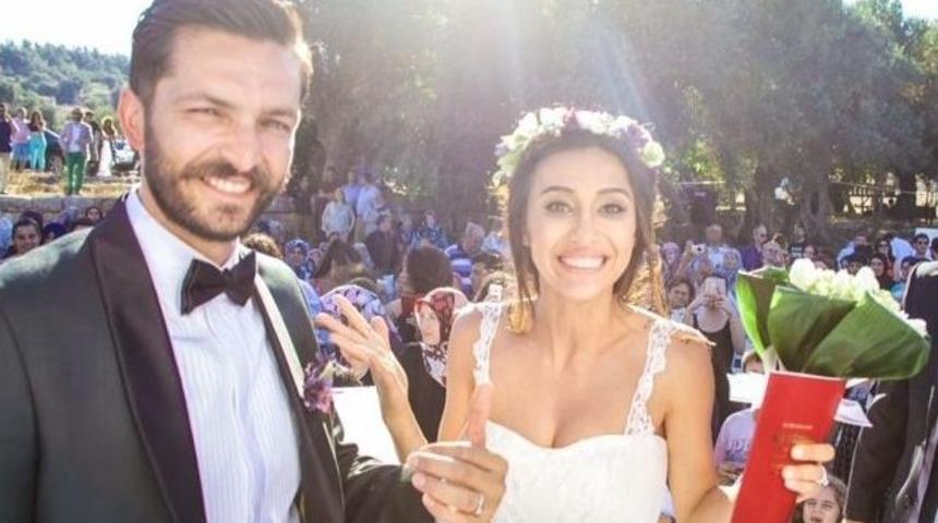 &Uuml;nl&uuml; Oyuncu Seferihisar&rsquo;da Evlendi