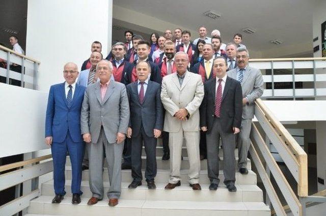 Om&uuml; İşletme Y&uuml;ksek Lisans Programı İlk D&ouml;nem Mezunlarını Verdi 2