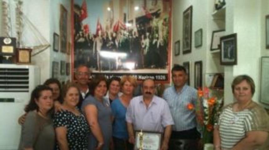 Urla Kızılay Yılın Babasını Se&ccedil;ti