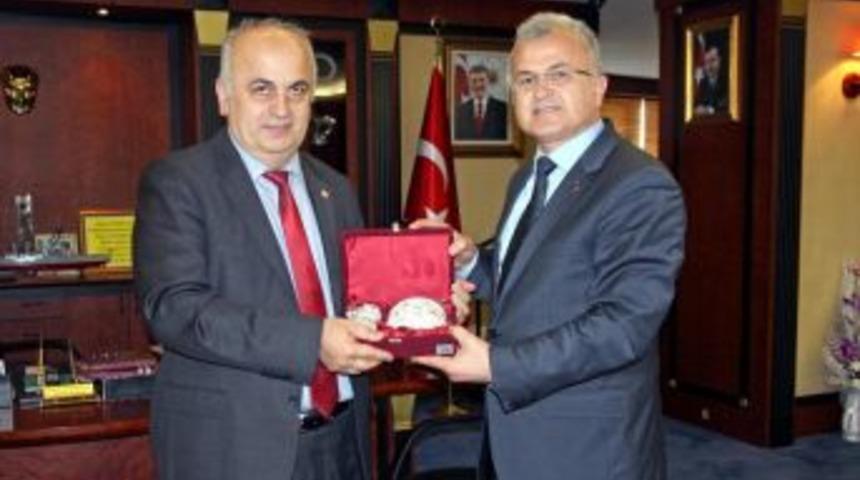 KT&Uuml; Rekt&ouml;r&uuml; Prof. Dr. Baykal'dan, Başkan Kasap'a Ziyaret