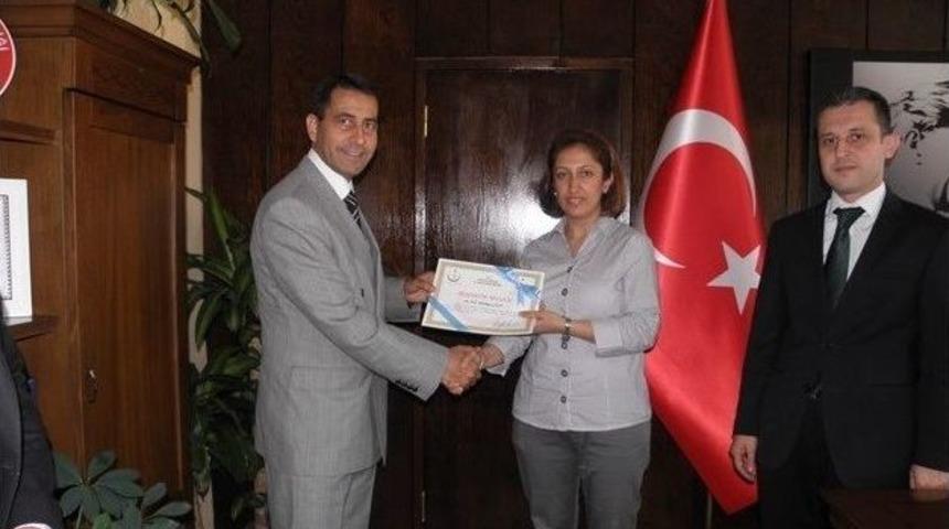 Başarılı Acil Tıp Teknisyenlerine Teşekk&uuml;r Belgesi