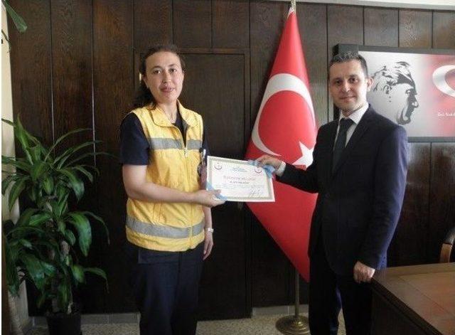 Başarılı Acil Tıp Teknisyenlerine Teşekk&uuml;r Belgesi 1