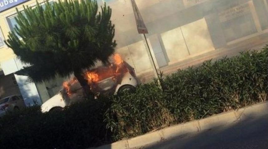 Bindiği Ara&ccedil;tan İnerek Ateşe Verdi