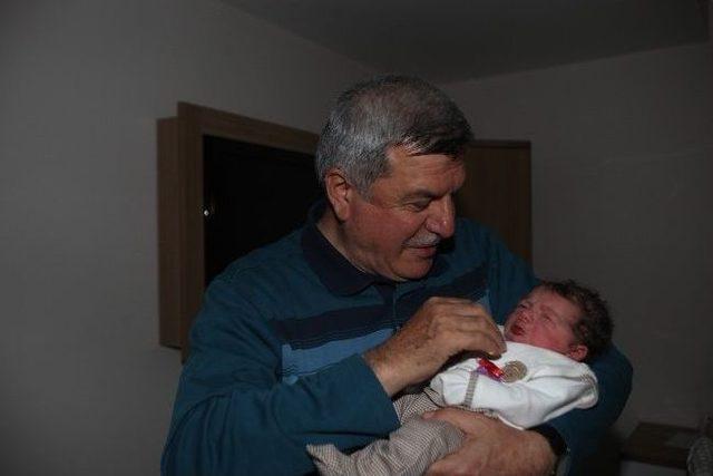 Başkan Karaosmanoğlu nun 12. Torunu D&uuml;nyaya Geldi 1