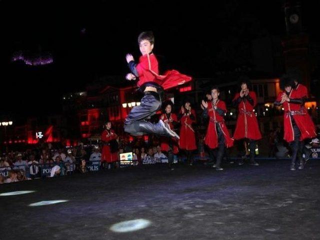 Festivale Renk Katan Konuk Ekiplere Veda Kokteyli 1