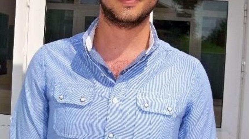 &Ccedil;ılgın &Uuml;niversiteli Aşık, Sevgilisi İ&ccedil;in Bin Kişiye, &ldquo;ozan Seni Seviyor&rdquo; Dedirtti