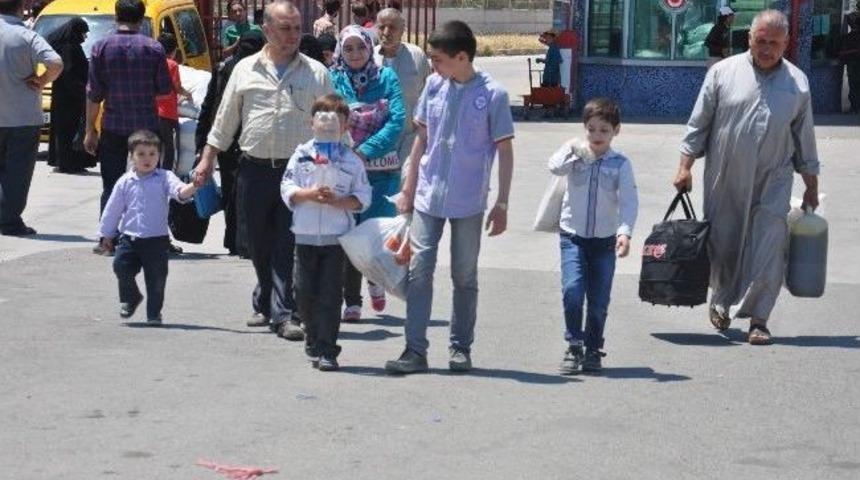 Suriyeliler'in T&uuml;rkiye'ye Giriş - &Ccedil;ıkışları S&uuml;r&uuml;yor