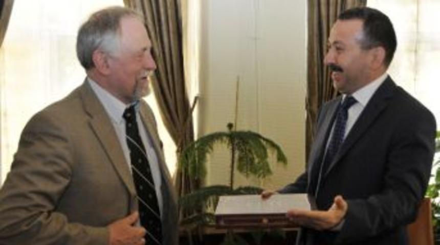 Selçuk, Amerikalı Üniversitelerle Anlaşacak