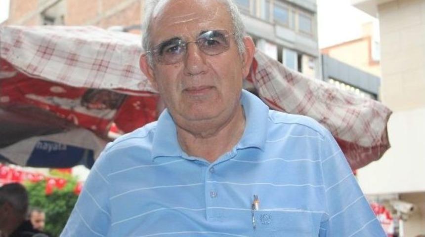 44 Yıllık S&uuml;nnet&ccedil;inin &Ccedil;antasını &Ccedil;aldılar