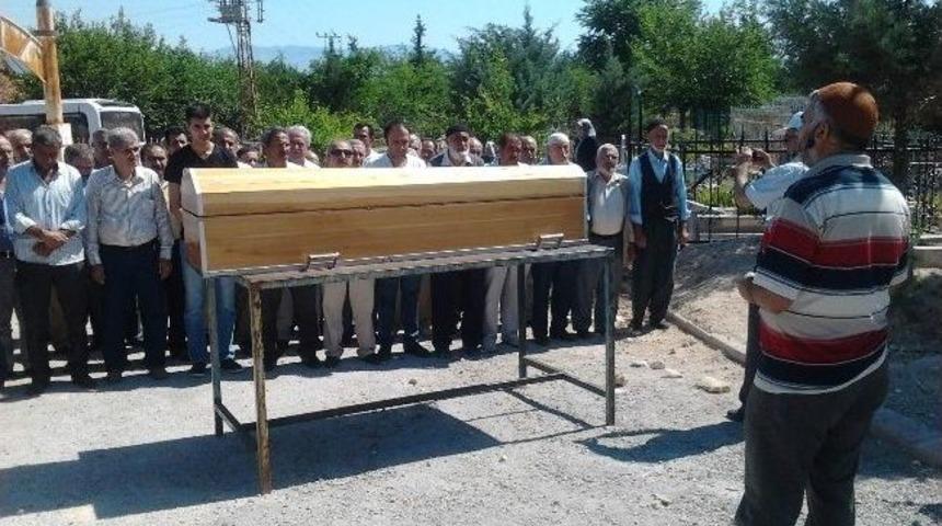 Gazeteci Mustafa Eren&rsquo;in Dayısı Toprağa Verildi