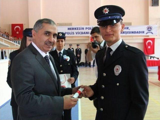 Elazığ’da 165 Öğrenci Yemin Ederek Polisliğe İlk Adımlarını Attı