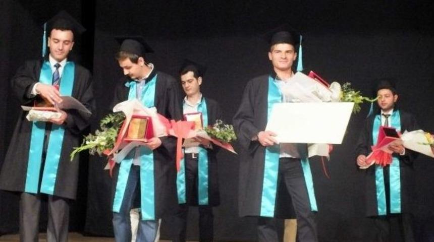 Fak&uuml;lteyi Başarıyla Bitirdiler, U&ccedil;ak Biletini Kaptılar