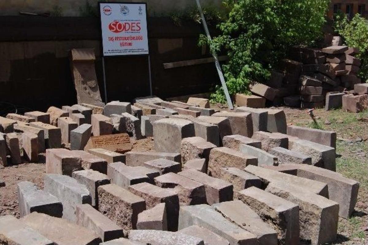 Bitlis&rsquo;te Gen&ccedil; Taş İş&ccedil;iliği Ustaları Yetişecek