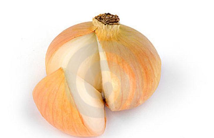 Soğanı b&ouml;yle doğrarsanız g&ouml;zleriniz yaşarmıyor!