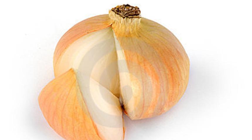 Soğanı b&ouml;yle doğrarsanız g&ouml;zleriniz yaşarmıyor!