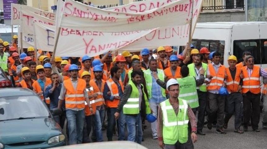 Erzurum&rsquo;da İnşaat İş&ccedil;ileri Protestoda Bulunarak Belediye &Ouml;n&uuml;ne Kadar Y&uuml;r&uuml;y&uuml;ş Yaptı