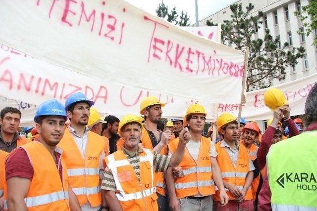 Erzurum’da İnşaat İşçileri Protestoda Bulunarak Belediye Önüne Kadar Yürüyüş Yaptı