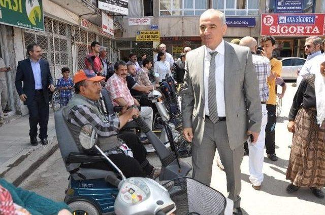 Sorgun Dost Gönüller Derneği'nden Engellilere Akülü Araba