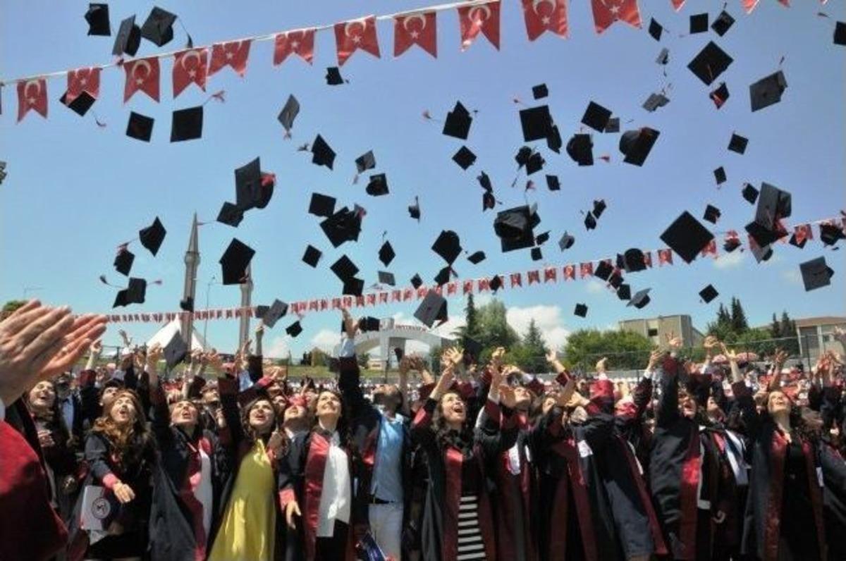 İktisadi Ve İdari Bilimler Fak&uuml;ltesi Mezuniyet T&ouml;reni