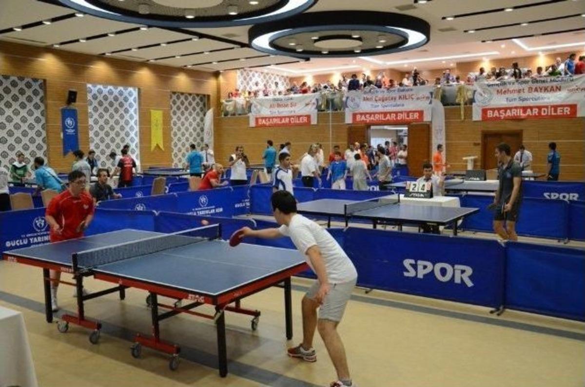 &Ouml;zel Sporcular Masa Tenisi Şampiyonası Başladı